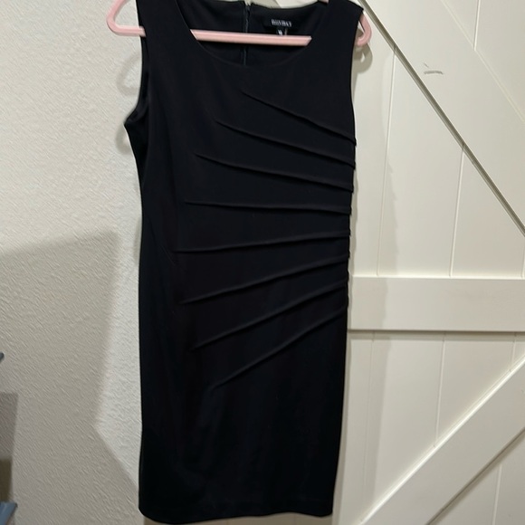 Ellen Tracy black dress. Zips up the back - Picture 1 of 4